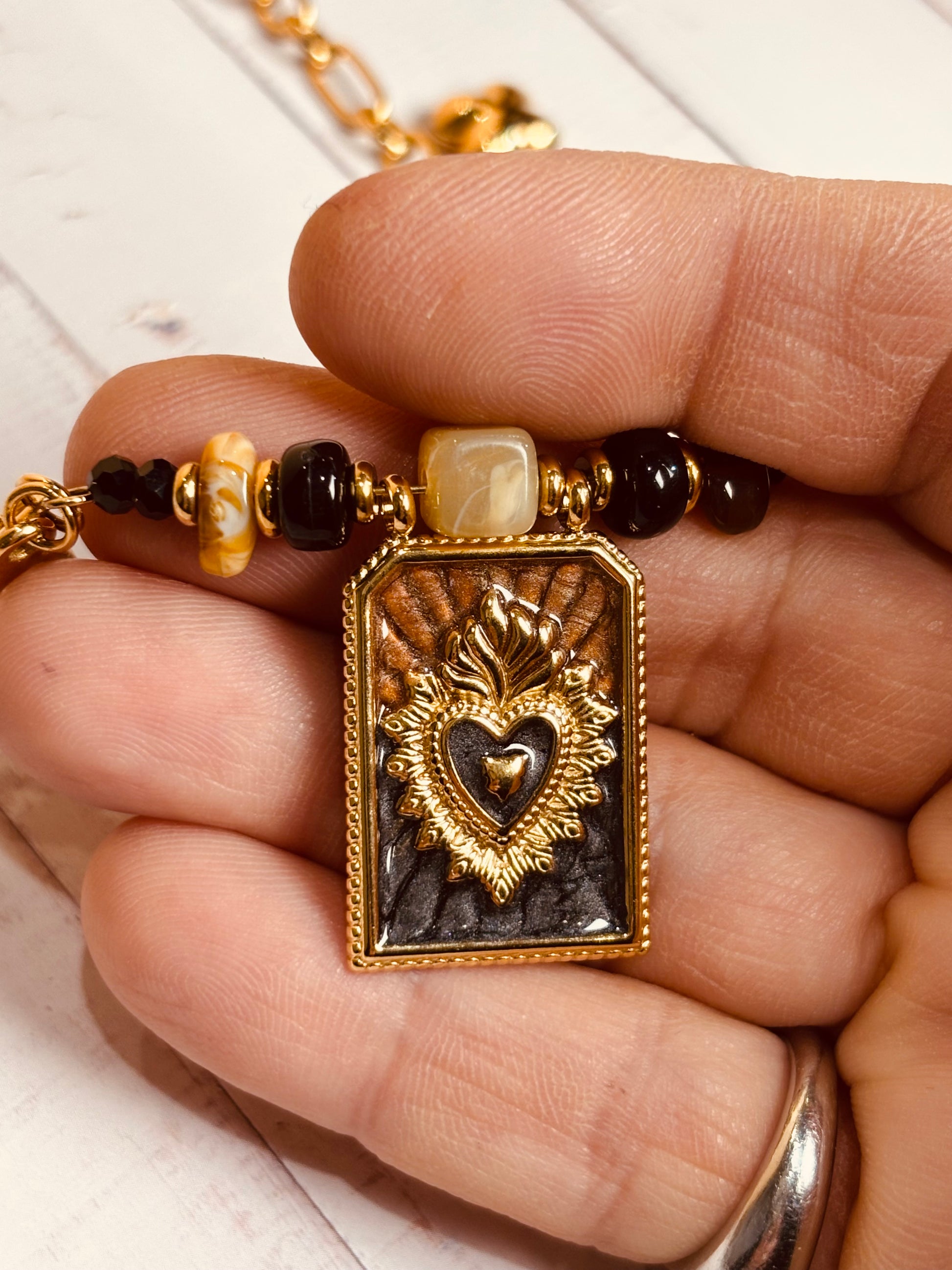 Collana Milagros Catena