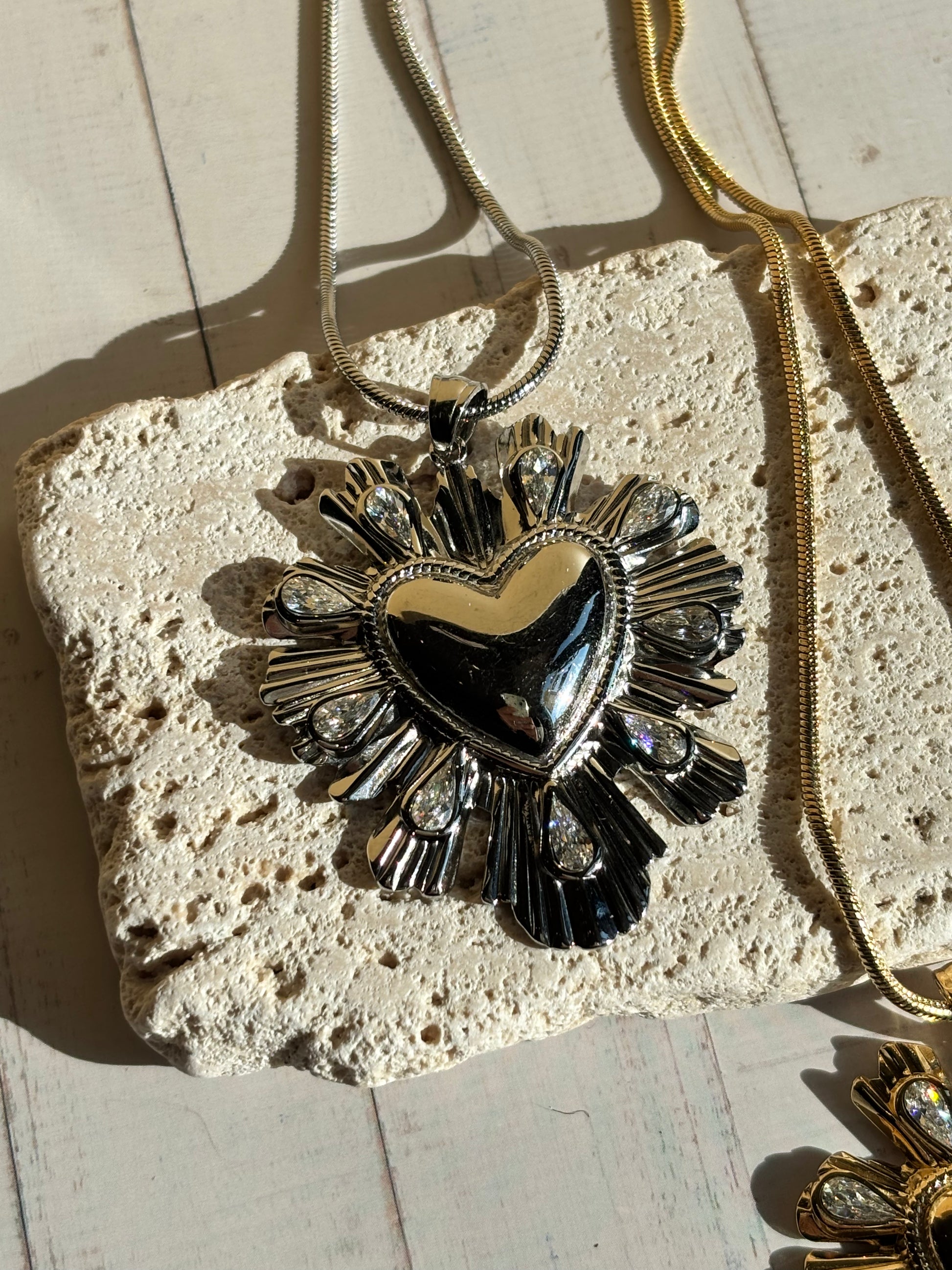 Collana lunga maxi cuore sacro strass